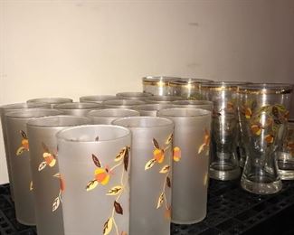 HUGE COLLECTION OF VINTAGE HALL'S AUTUMN LEAVES DINNERWARE