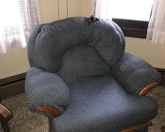 VINTAGE CHAIR