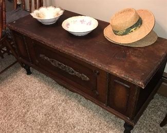 ANTIQUE TRUNK / HOPE CHEST