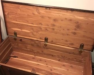 ANTIQUE TRUNK / HOPE CHEST