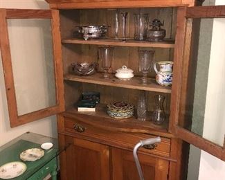 ANTIQUE COUNTRY PRIMITIVE KITCHEN CHINA CABINET HUTCH