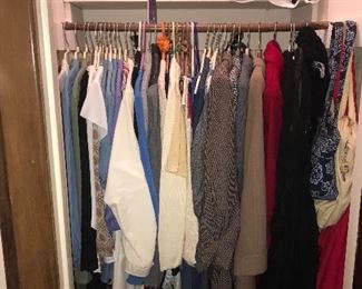 WOMENS CLOTHING SIZE SMALL-MEDIUM