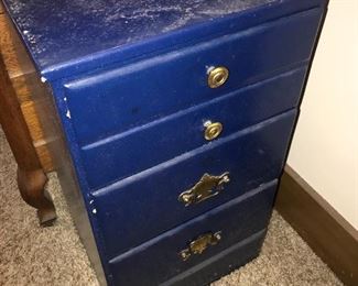 VINTAGE SMALL SLIM CHEST OF DRAWERS