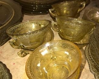 ANTIQUE / DEPRESSION GLASS / AMBER GLASS