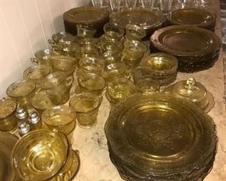 ANTIQUE / DEPRESSION GLASS / AMBER GLASS