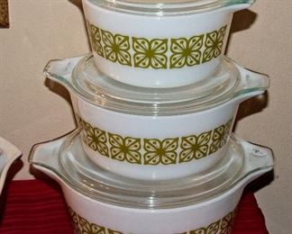 Vintage Pyrex Set