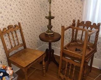 Wooden chairs, round table and lamp