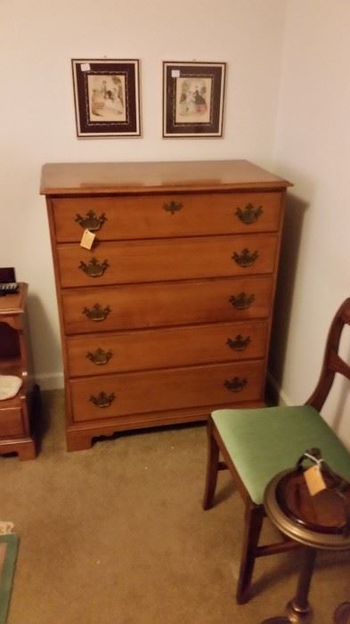 Nice Chest of drawers--