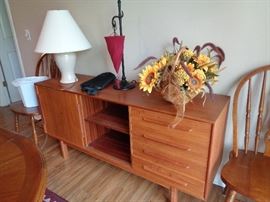 side board/buffet