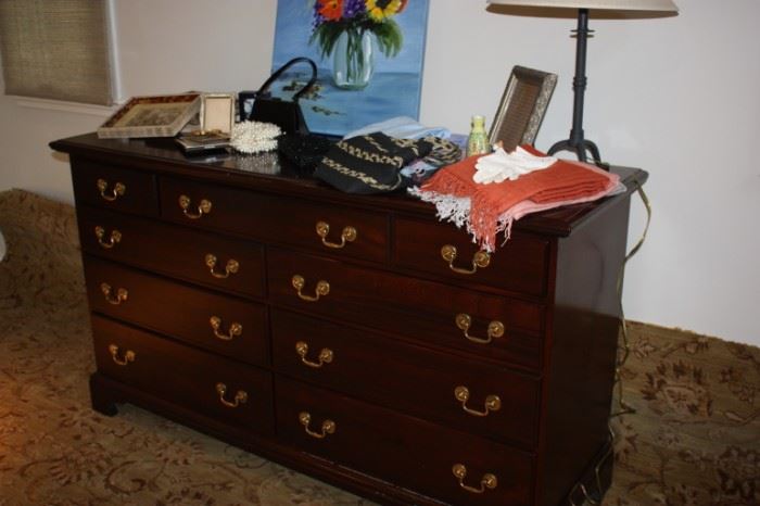 Mahogany chest of drawers