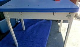 VINTAGE TABLE ENAMEL METAL 2 FOLD OUT LEAF LA6153 https://www.ebay.com/itm/123750838392