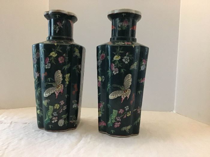 Decorative Ceramic Vases https://ctbids.com/#!/description/share/135192