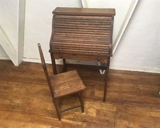 Child’s desk. Low estimate $125