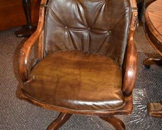 ROLLING CHAIR