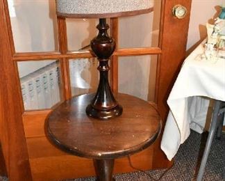 WOOD ACCENT TABLE, LAMP
