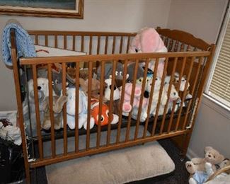 CRIB, STUFFED ANIMALS