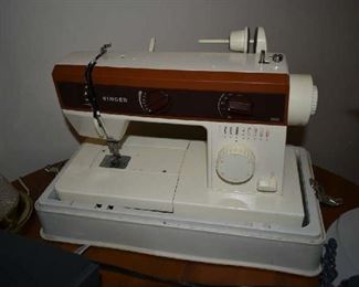 SINGER SEWING MACHINE