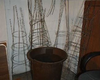 TOMATO CAGES