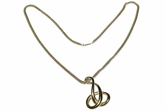 35. 14 Karat Yellow Gold Chain With Scrolled Pendant