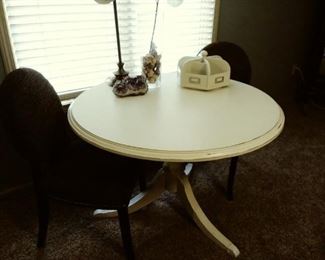 shabby chic round table
