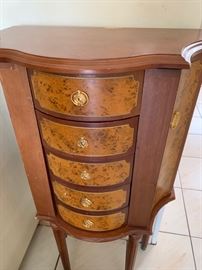 Jewelry and lots of strorage boxes! 