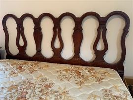 FINEST QUALITY BOMBAY CARVED FRENCH STYLE 5 PIECE BEDROOM SET
