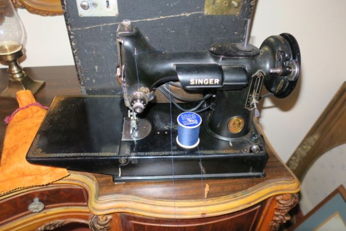 Singer Featherweight Sewing Machine