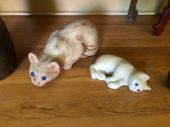 Kittens turned to stone -- what did they lay eyes on to deserve this fate?