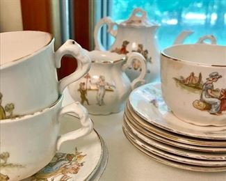 Miniature tea sets and dish sets