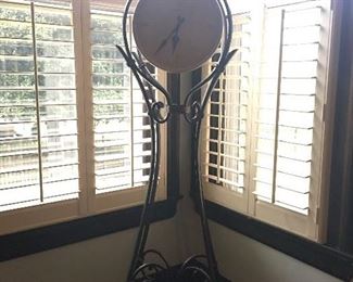 Fantastic floor clock, why have a grandfather clock when you can own this wonderful clock!