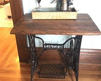 This vintage singer is beautiful!
