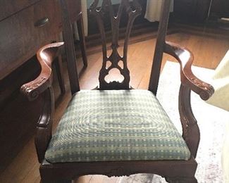 Just look at this captain chair...