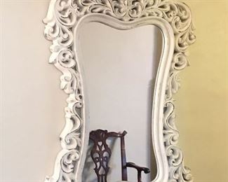 Beautiful mirror that will look really nice anywhere in your home.