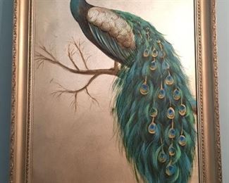 The teal is this peacock picture is just eyecatching!