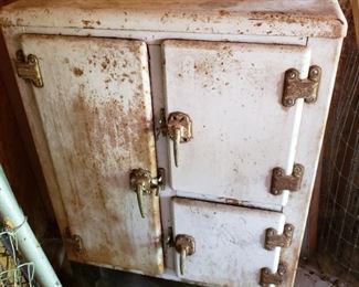 old refrigerator icebox