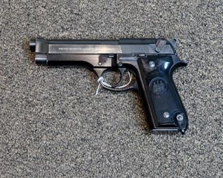 LOT # 11 - BERETTA 92S PISTOL                                                            AUCTION ESTIMATE - $450.00 - $700.00                                                                                   CALIBER 9MM, ITALIAN MADE (POLICE TRADE), EXCELLENT SHOOTER IN VERY GOOD CONDITION