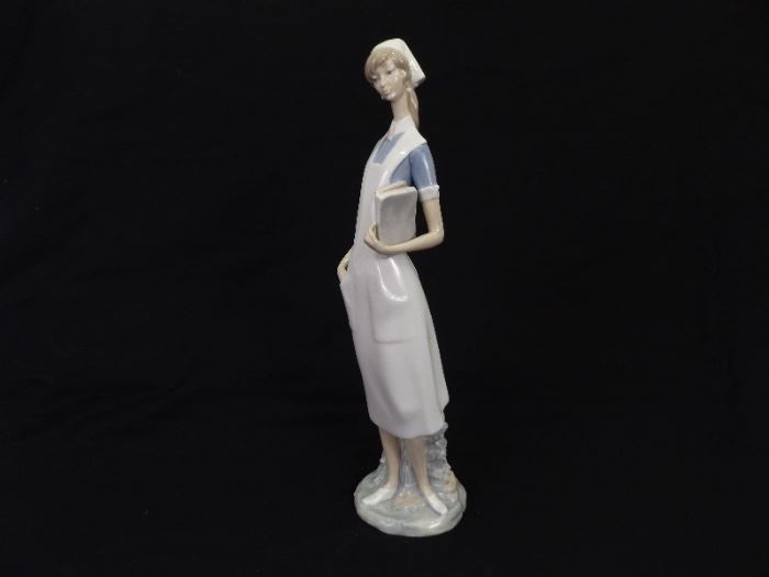 Retired Lladro #4603 "NURSE"
