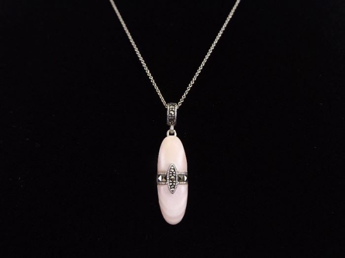 .925 Sterling Silver Art Nouveau Apricot Agate Pendant Necklace
