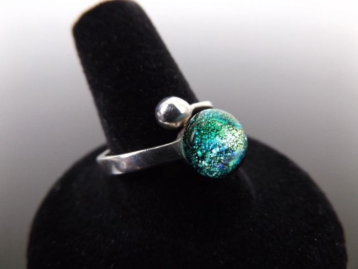 .925 Sterling Silver Green Dichroic Art Glass Ring Size 8.5
