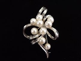 Antique .925 Sterling Silver Cultured Pearl Flower Brooch