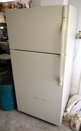 Kenmore Refrigerator/Freezer Model #25370137994, 67" x 31" x 30"