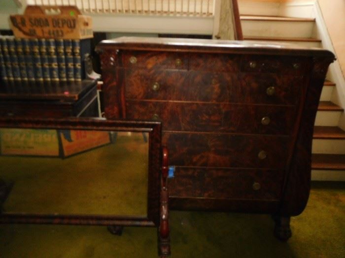 chest  with  mirror  with  swan  decor