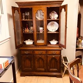 china cabinet, side board