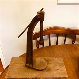 antique bottle capper - single crank for table top.