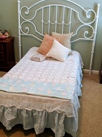 Foldable twin bed