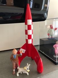 Tintin and his rocket