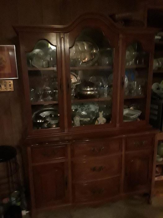 2 piece solid maple French Provential china.cabinet  very good condition