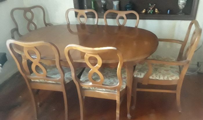 Solid maple French Provential dining room set with 6 chairs (easy to recover) and a 12" leaf, very good condition
