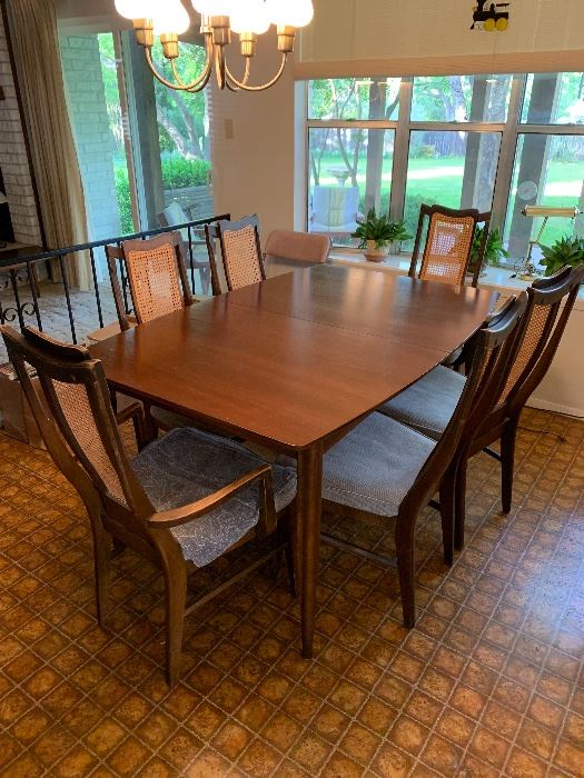 Bassett MCM table with 6 chairs and 3 leafs $800