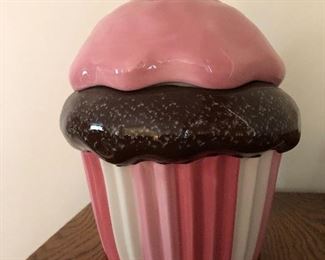 Cupcake cookie jar